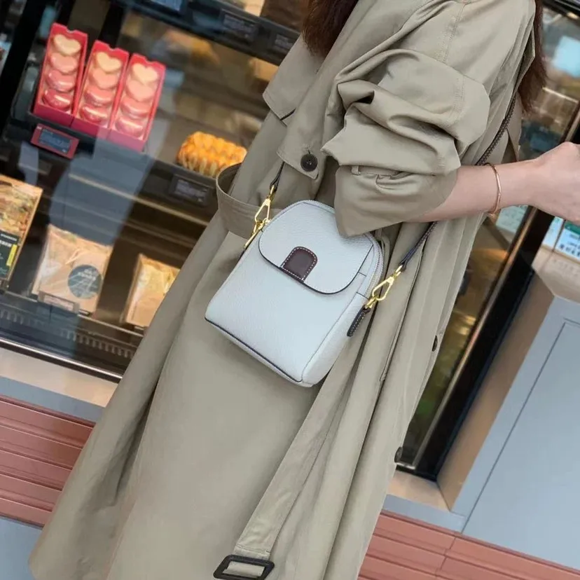 Women's crossbody phone bag, 2026 new summer mini bag, small, trendy, versatile, lightweight crossbody bag.
Women's crossbody phone bag, 2026 new summer mini bag, small, trendy, versatile, lightweight crossbody bag.
