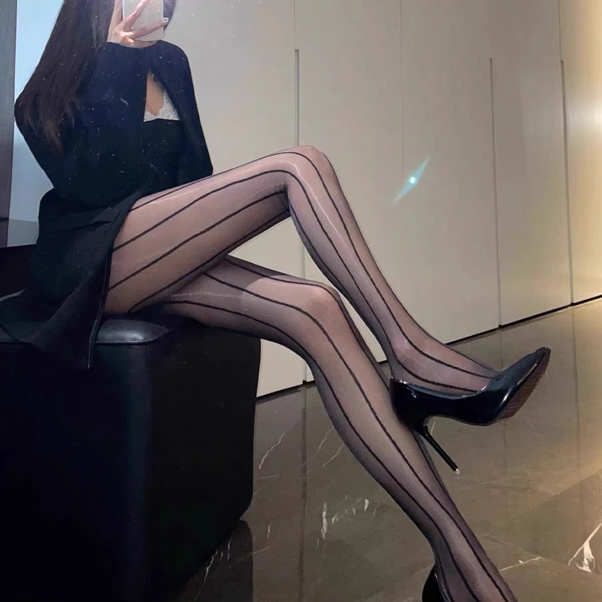 New Women Pantyhose Oil Flash Series Eight Vertical Line Bright Silk Black Open Slimming Crotch Ultra thin Sexy Skin Stockings
New Women Pantyhose Oil Flash Series Eight Vertical Line Bright Silk Black Open Slimming Crotch Ultra thin Sexy Skin Stockings