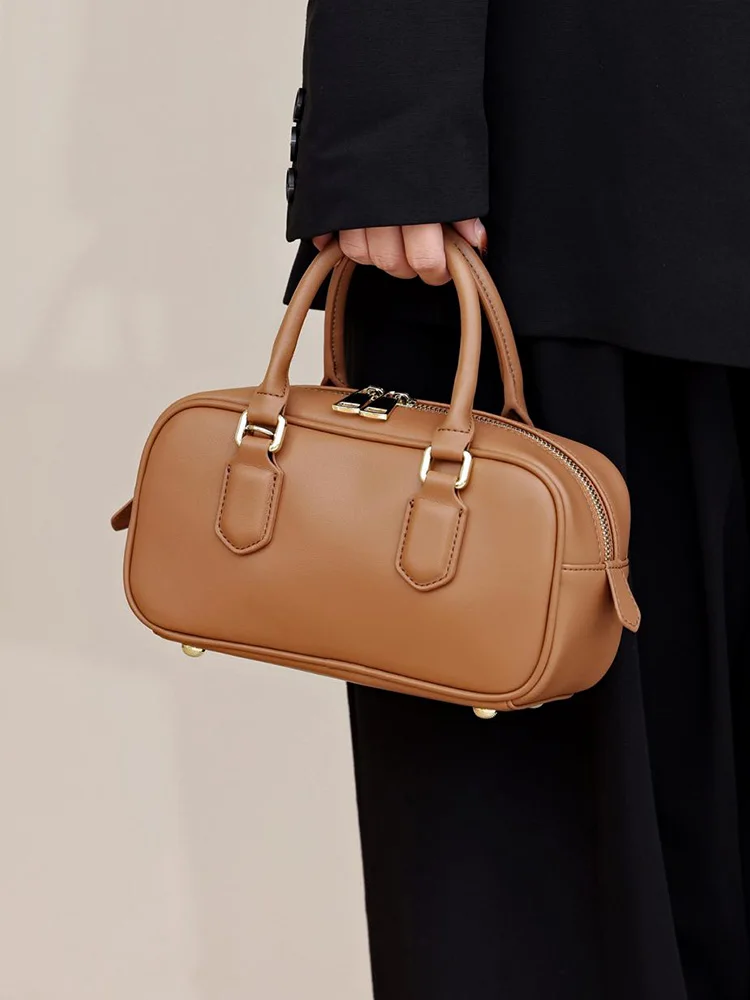 Genuine Leather Bowling Bag Women's Commuter Single oulder Handbag Faionable 2026 New Sle Soft Square Bag
Genuine Leather Bowling Bag Women's Commuter Single oulder Handbag Faionable 2026 New Sle Soft Square Bag