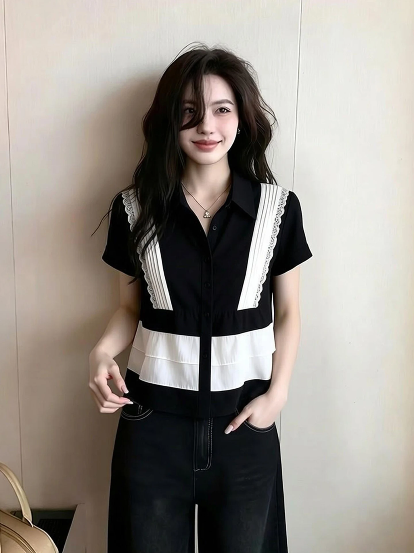 Fashionable Commute Short Sleeve Shirt Women's Unique Color Collision Design Spring Summer Casual Loose Fit Button up Top
Fashionable Commute Short Sleeve Shirt Women's Unique Color Collision Design Spring Summer Casual Loose Fit Button up Top