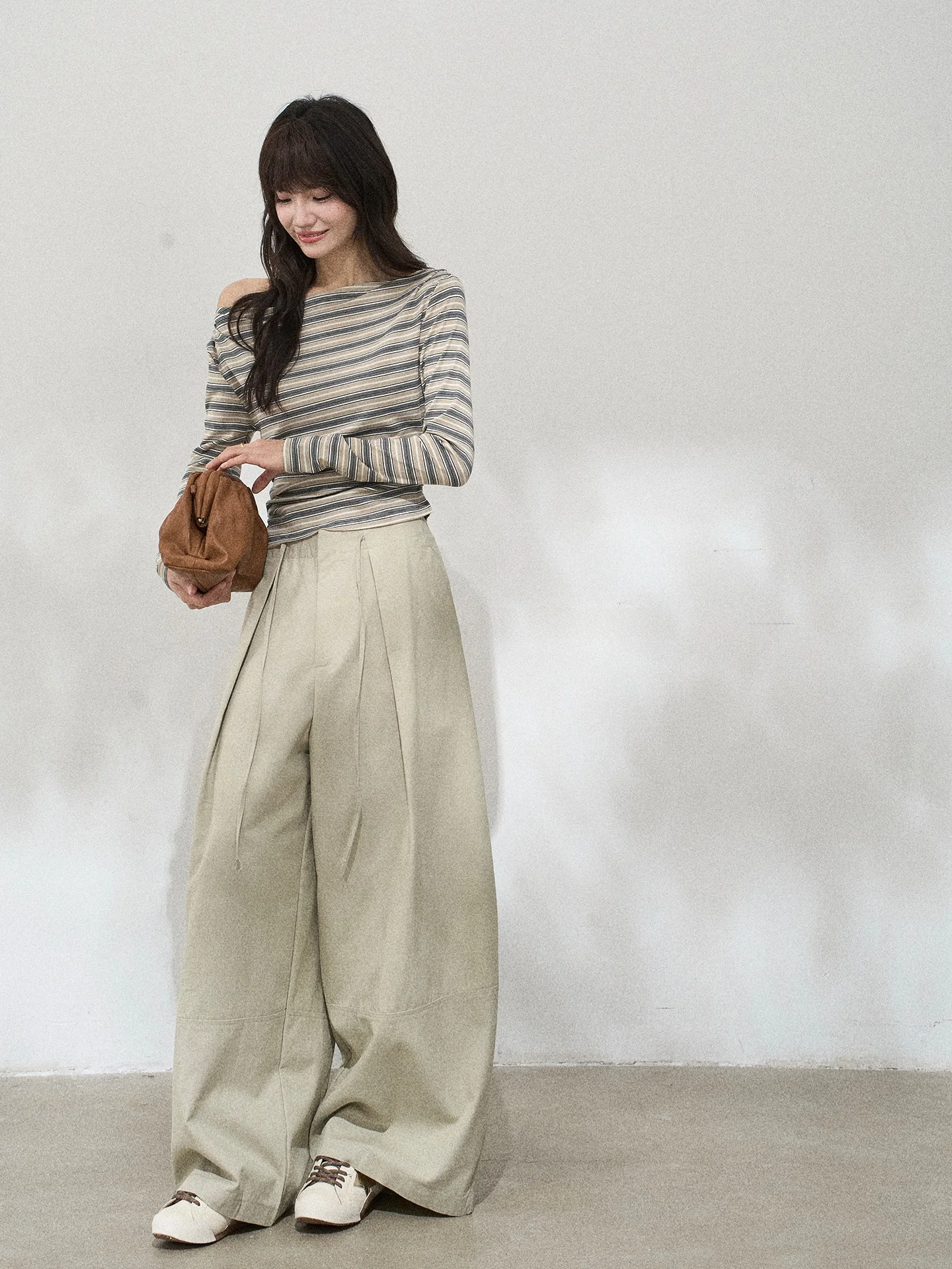 High Quality Loose Wide Leg Floor Length Knife Pants Casual Trousers for Women Spring Season Straight Cut Korean Style Cotton...
High Quality Loose Wide Leg Floor Length Knife Pants Casual Trousers for Women Spring Season Straight Cut Korean Style Cotton...
