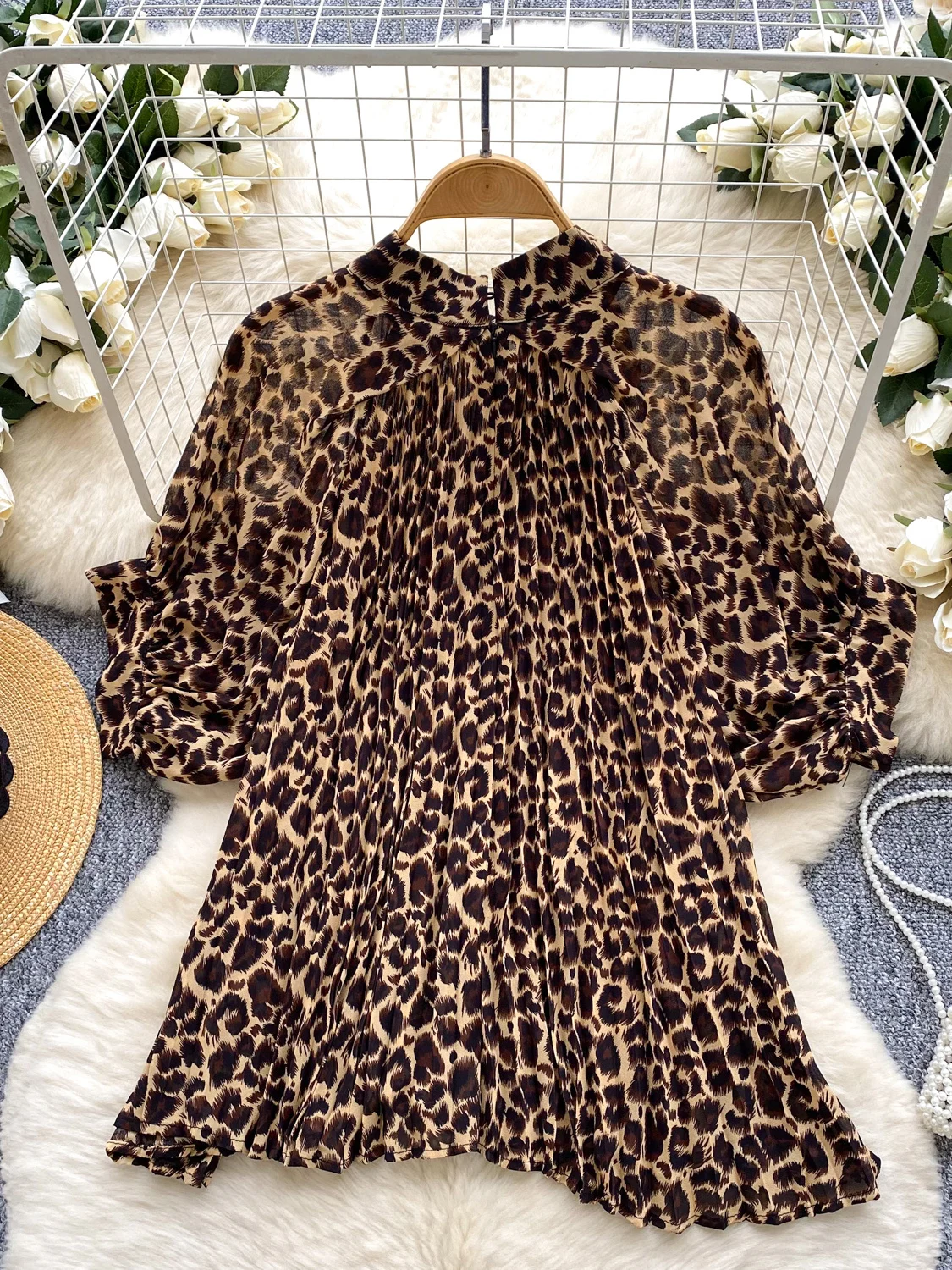 Retro Korean Polka Dot irt Women's Summer Loose Tie Slimming Design Mysterious Lady Personali Top Trendy Commute Wear
Retro Korean Polka Dot irt Women's Summer Loose Tie Slimming Design Mysterious Lady Personali Top Trendy Commute Wear