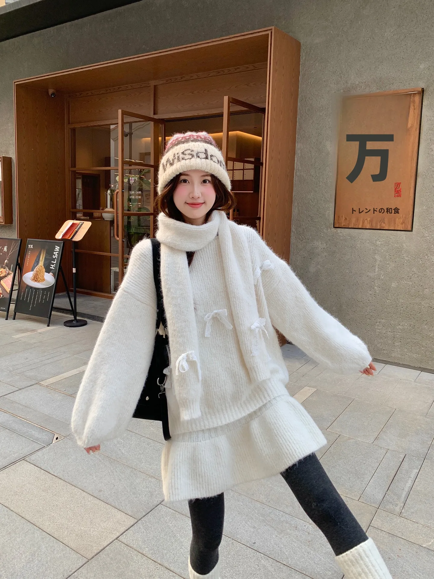 Warm Gentle Wind Apricot Knitted Sweater Women's High Waist Halter Neck Two-Piece Set with 3D Knot Design Casual Fa...
Warm Gentle Wind Apricot Knitted Sweater Women's High Waist Halter Neck Two-Piece Set with 3D Knot Design Casual Fa...