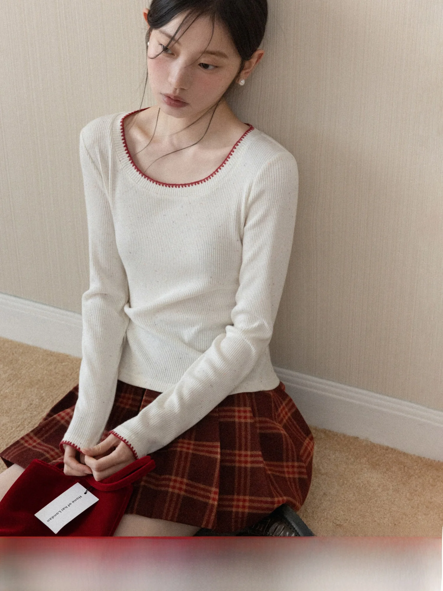 Свободная женская футболка с длинным рукавом и круглым вырезом, базовая модель для ношения под одеждой, зимняя повседневная однотонная удобная дышащая кофта
Свободная женская футболка с длинным рукавом и круглым вырезом, базовая модель для ношения под одеждой, зимняя повседневная однотонная удобная дышащая кофта