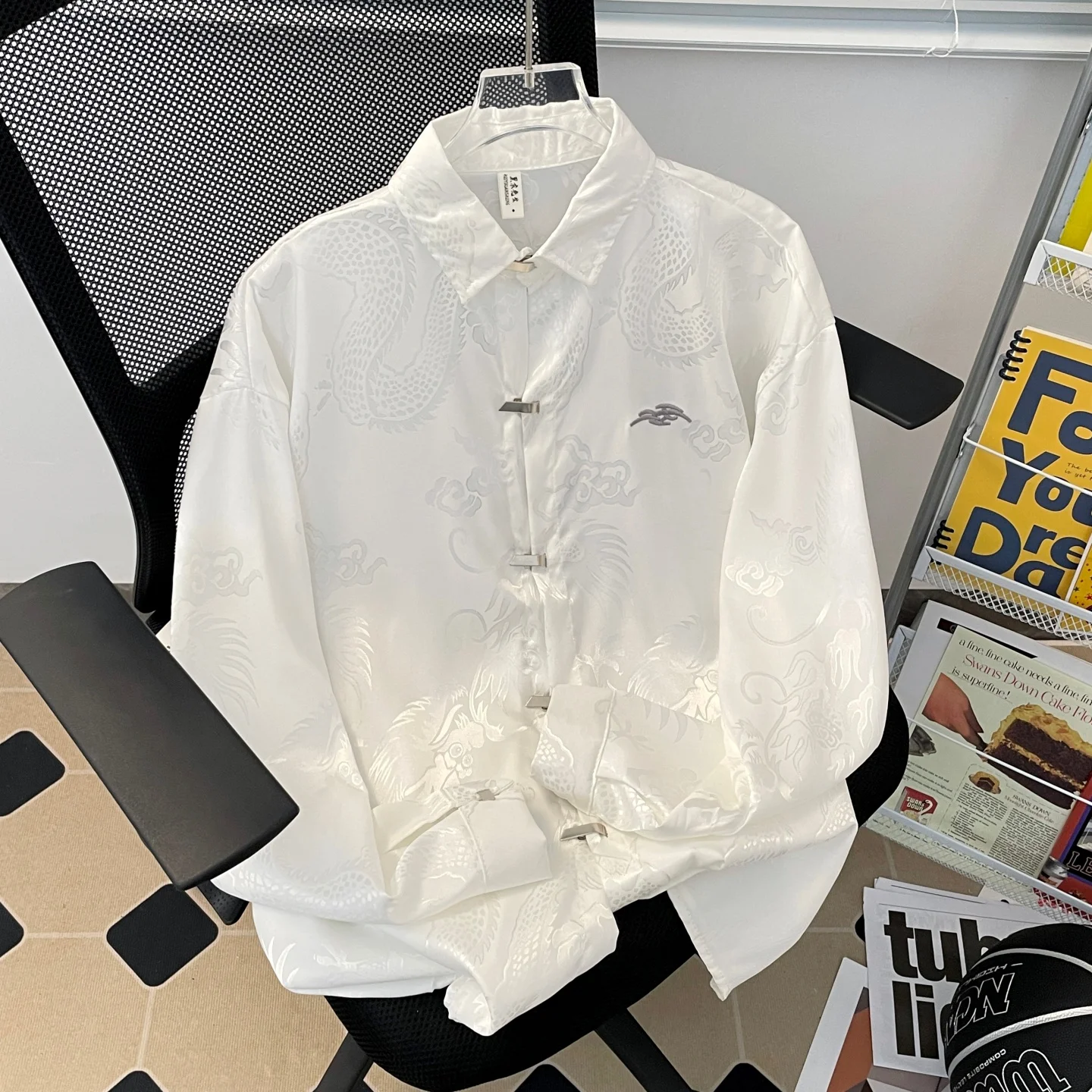 Summer Long Sleeve Men's Shirt New Chinese Style Small Design National Trend Dragon Pattern Embroidery Metal Buckle Tang Cost...
Summer Long Sleeve Men's Shirt New Chinese Style Small Design National Trend Dragon Pattern Embroidery Metal Buckle Tang Cost...