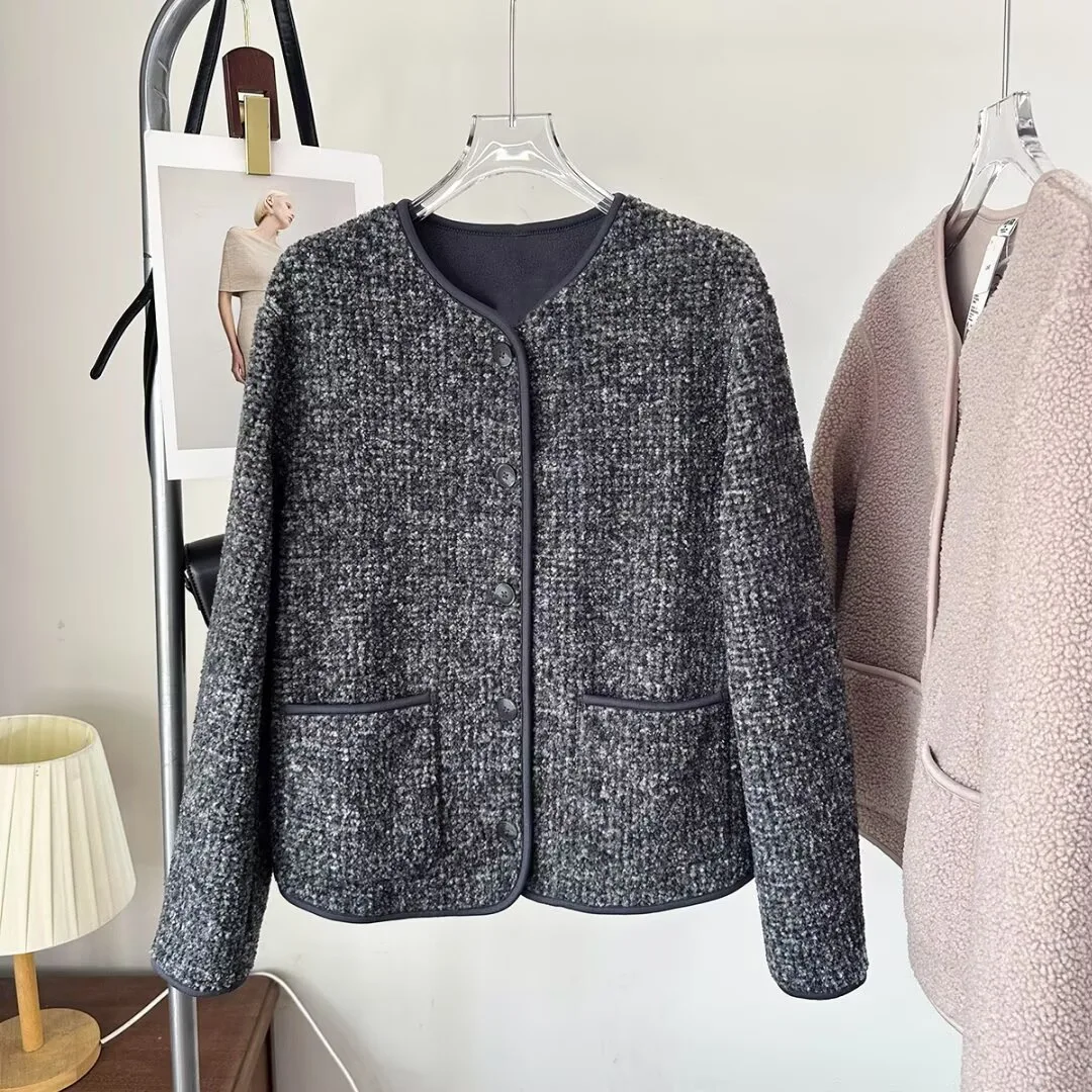 Осенне-зимняя куртка из искусственной овечьей шерсти для женщин, повседневные простые плюшевые куртки с v-образным вырезом, японская мода, свободное женское пальто
Осенне-зимняя куртка из искусственной овечьей шерсти для женщин, повседневные простые плюшевые куртки с v-образным вырезом, японская мода, свободное женское пальто