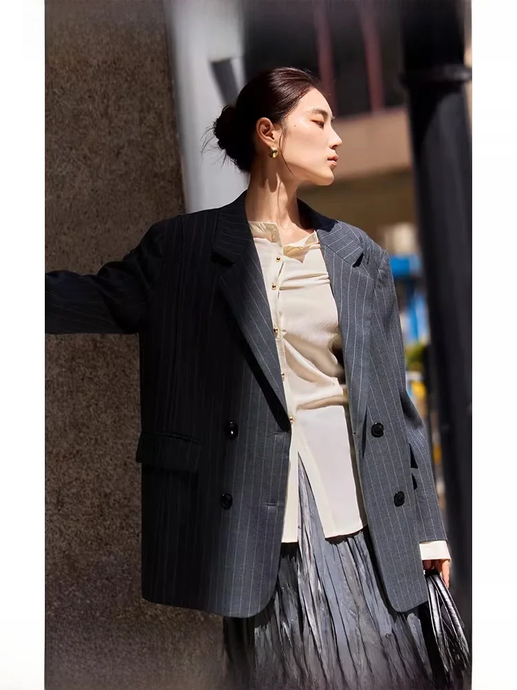 Женский полосатый свободный пиджак больших размеров с открытыми плечами, осенний, с двубортной застежкой, короткая верхняя одежда в корейском стиле для повседневной носки
Женский полосатый свободный пиджак больших размеров с открытыми плечами, осенний, с двубортной застежкой, короткая верхняя одежда в корейском стиле для повседневной носки