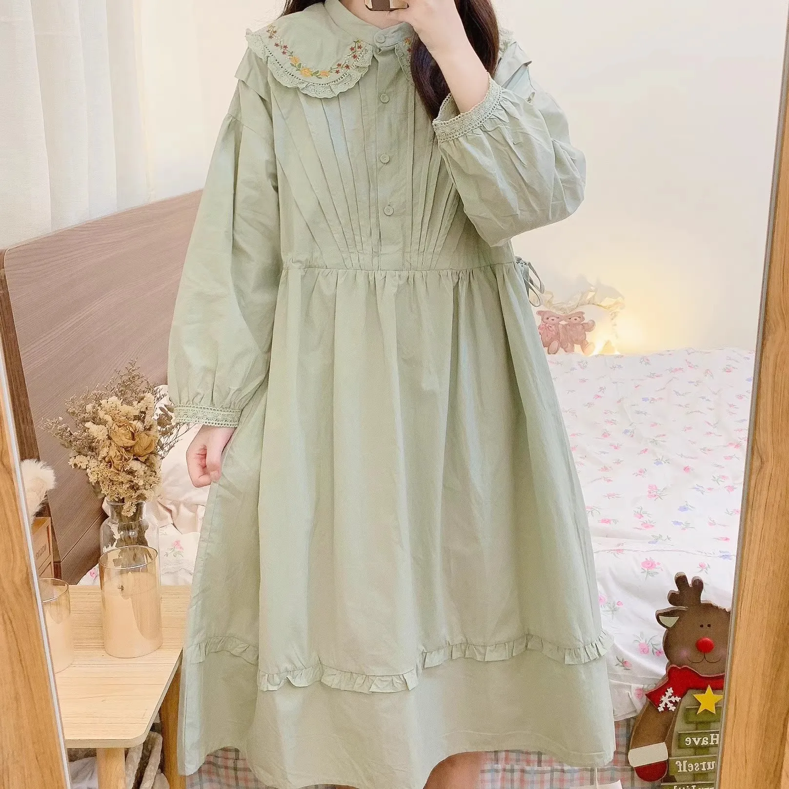 Japanese Girl Embroidered Collar Loose Lace-up Waist-Tight Dress Mori Style Age-Reducing Three Colors All-Matching Artistic
Japanese Girl Embroidered Collar Loose Lace-up Waist-Tight Dress Mori Style Age-Reducing Three Colors All-Matching Artistic