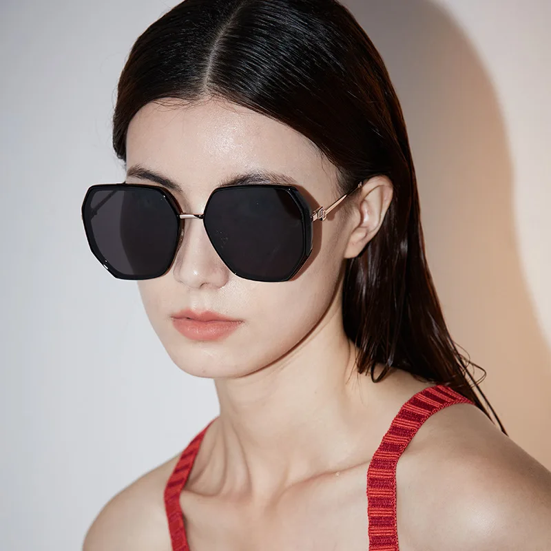 European and American Fashion Polarized Sunglasses Outdoor Fishing Glasses New Irregular Design Sunglasses Women's Style
European and American Fashion Polarized Sunglasses Outdoor Fishing Glasses New Irregular Design Sunglasses Women's Style