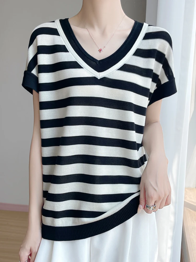 2025 New Large Size Summer Short Sleeves Double V- Collar T-Shirt Women's High Grade T-Shirt Fashion Comfortable Leisure T-Shirt
2025 New Large Size Summer Short Sleeves Double V- Collar T-Shirt Women's High Grade T-Shirt Fashion Comfortable Leisure T-Shirt