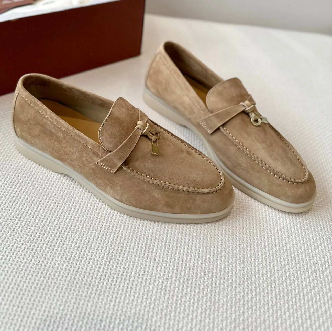 2024 new high quality fashion women's shoes true leather buckskin flat heels fashion single shoes
2024 new high quality fashion women's shoes true leather buckskin flat heels fashion single shoes