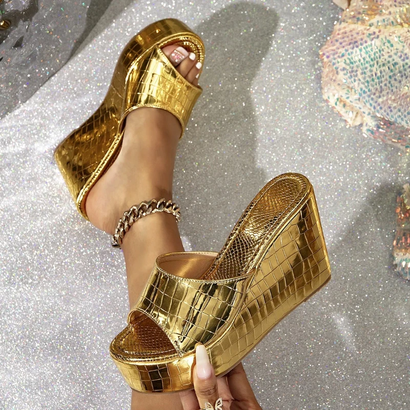 Women Gold Platform Wedge Sandals Open Toe Slip On Slippers Croc Pattern High Heel Shoes for Beach Party Vacation Summer
Women Gold Platform Wedge Sandals Open Toe Slip On Slippers Croc Pattern High Heel Shoes for Beach Party Vacation Summer