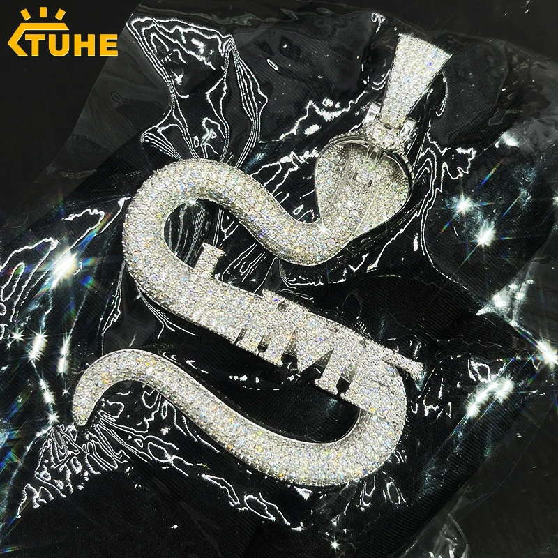 TUHE Высокое качество змея на заказ кулон с буквой Iced Out ожерелье с индивидуальным именем для мужчин хип-хоп ювелирные изделия подарки аксессуары
TUHE Высокое качество змея на заказ кулон с буквой Iced Out ожерелье с индивидуальным именем для мужчин хип-хоп ювелирные изделия подарки аксессуары