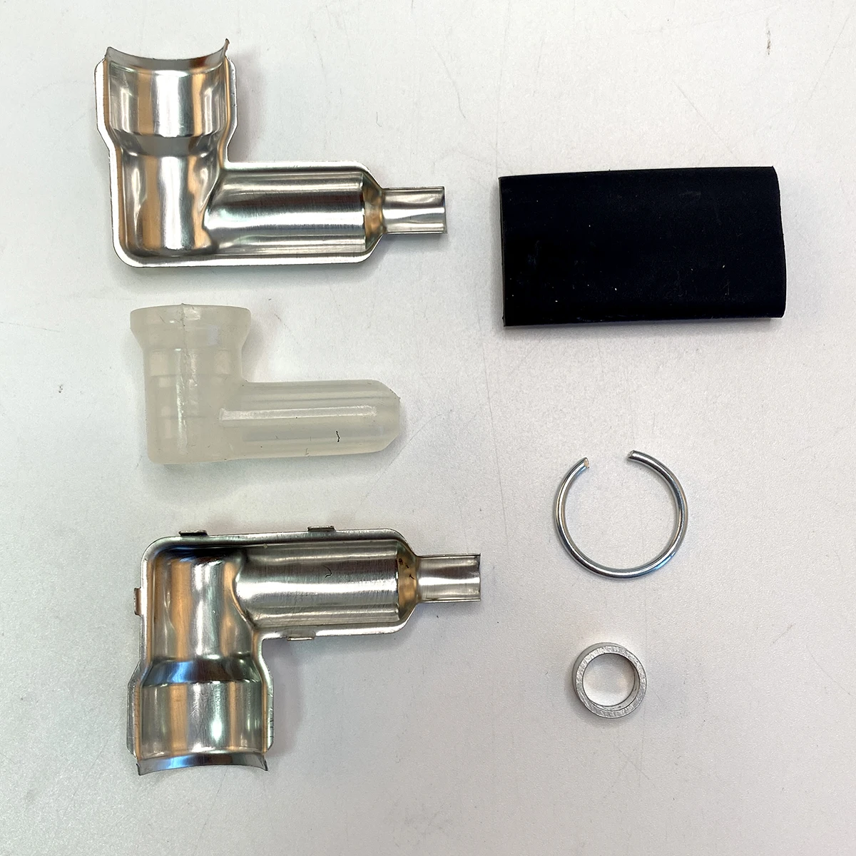 CM6 Special Spark Plug Cap RCGF Gasoline Engine Original 90 Degree High-voltage Cap Lgniter Shield Sleeve Connector
CM6 Special Spark Plug Cap RCGF Gasoline Engine Original 90 Degree High-voltage Cap Lgniter Shield Sleeve Connector