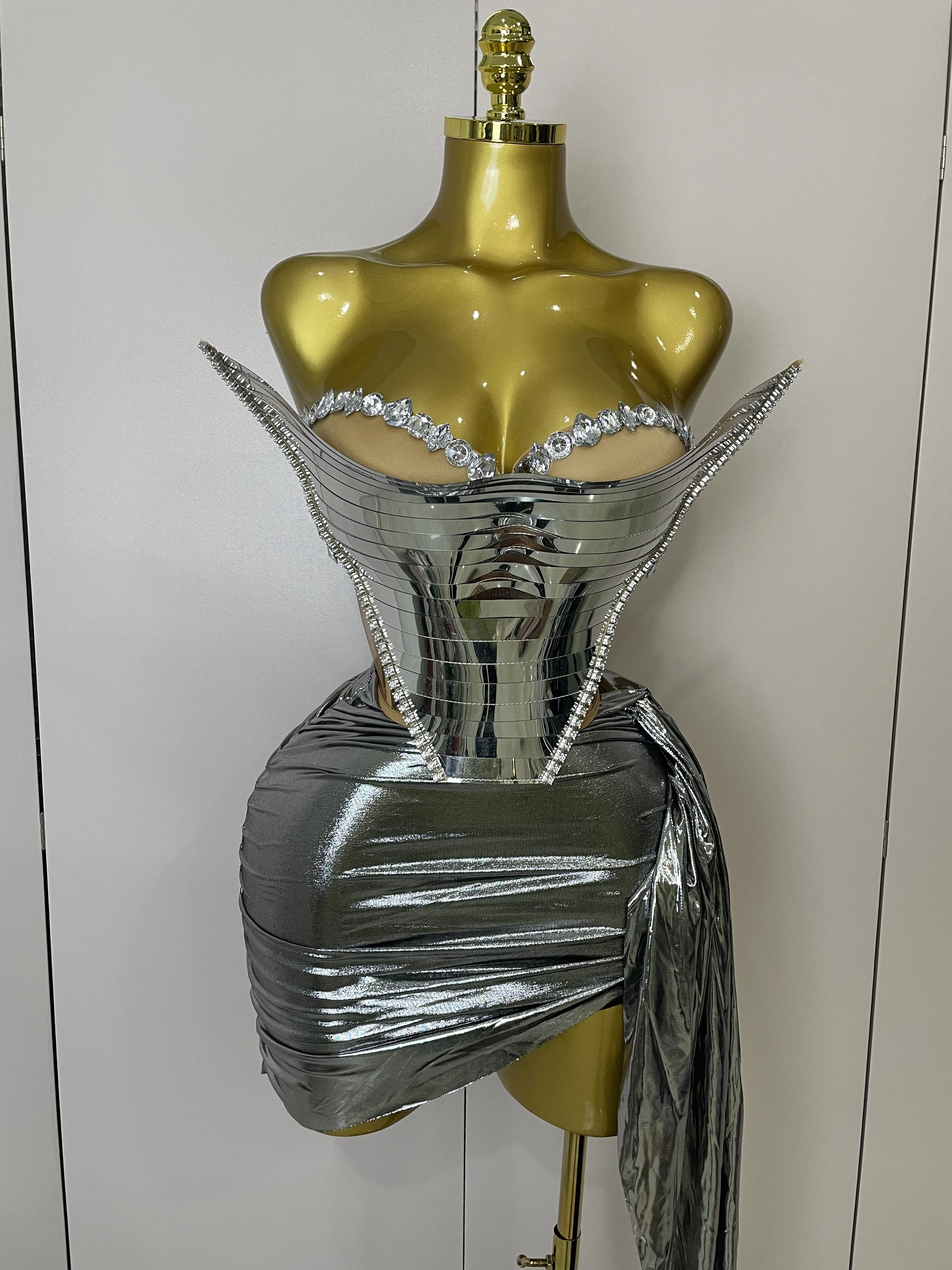 2025 Sparkly Gold Sequin Sexy Top Two Pieces Set Women Celebrate Party Birthday NightClub Performance Dancer Show Stage Outfit
2025 Sparkly Gold Sequin Sexy Top Two Pieces Set Women Celebrate Party Birthday NightClub Performance Dancer Show Stage Outfit