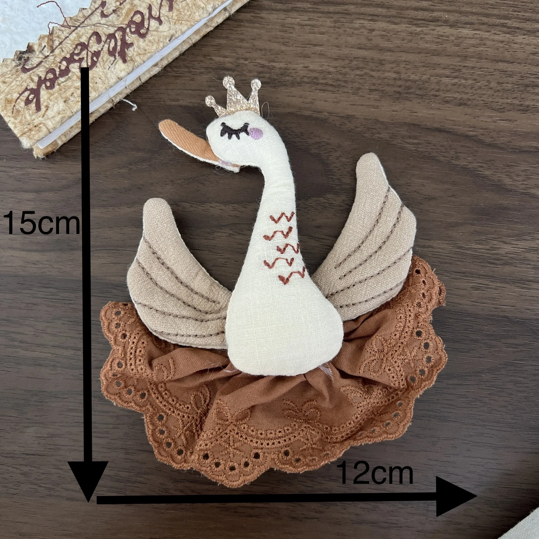 1PCS Cotton Linen Cotton Filled Cute Cartoon Swan Brooch for Women Forest Bag Clothing Decoration DIY Corsage Decor Charms
1PCS Cotton Linen Cotton Filled Cute Cartoon Swan Brooch for Women Forest Bag Clothing Decoration DIY Corsage Decor Charms