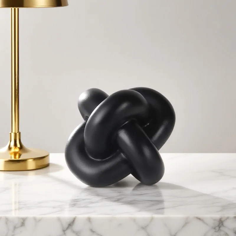 Креативный черный геометрический узел из смолы, абстрактный нерегулярный цепочка с узлом из смолы, ремесленный орнамент, интерьерный эстетический декор
Креативный черный геометрический узел из смолы, абстрактный нерегулярный цепочка с узлом из смолы, ремесленный орнамент, интерьерный эстетический декор