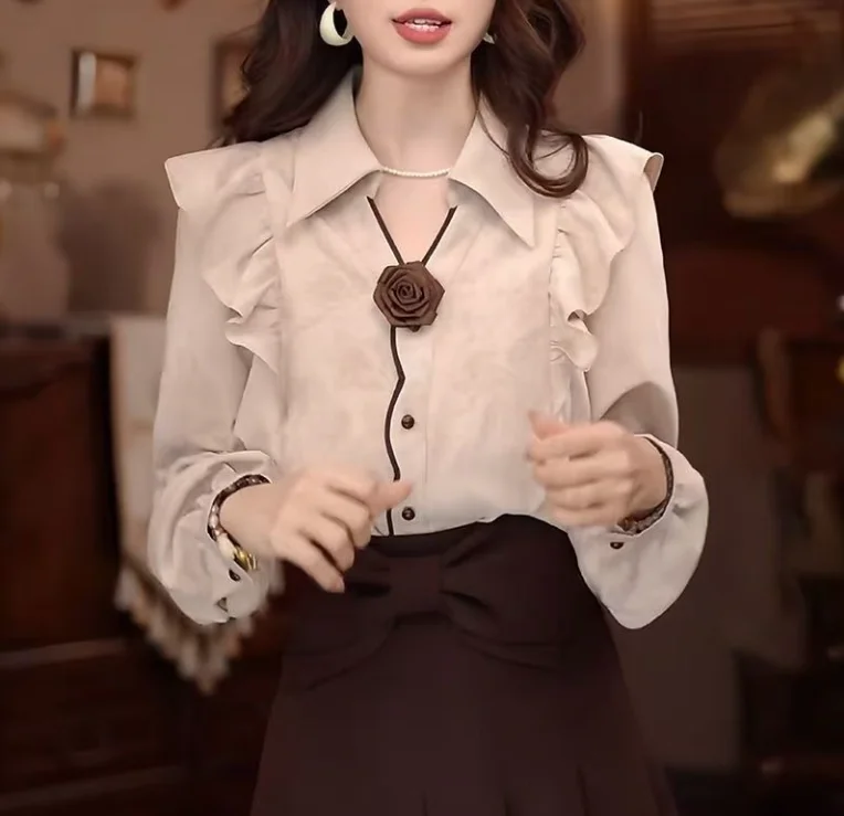 Autumn and Winter Women's French V-Neck Shirt, Fashionable and Niche Style, Age Reducing Loose Casual Slim Fit Pleated Top
Autumn and Winter Women's French V-Neck Shirt, Fashionable and Niche Style, Age Reducing Loose Casual Slim Fit Pleated Top
