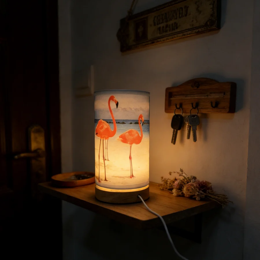 Настольная лампа с тропическим принтом фламинго, деревянная подставка, USB LED ночник для декора спальни, 1 шт.
Настольная лампа с тропическим принтом фламинго, деревянная подставка, USB LED ночник для декора спальни, 1 шт.
