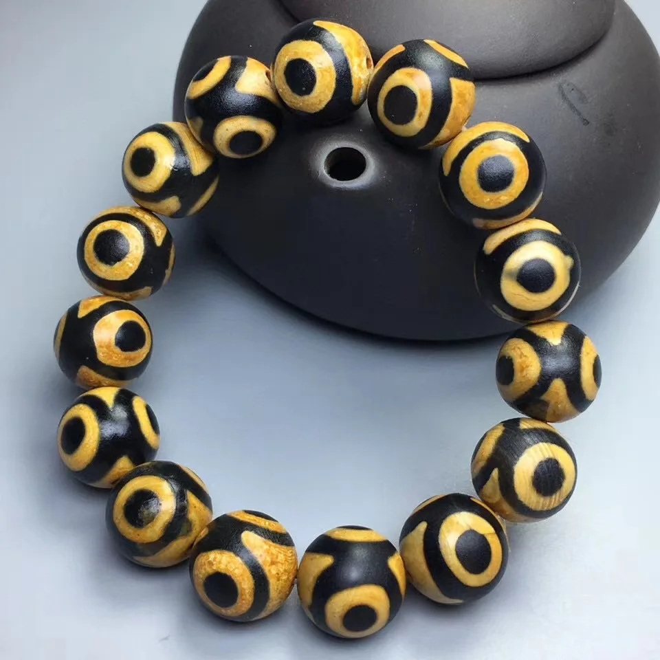 Natural Tibetan Agate Silk Flower Three Eye Dragon Pattern Old DZi Bracelet for Men and Women
Natural Tibetan Agate Silk Flower Three Eye Dragon Pattern Old DZi Bracelet for Men and Women