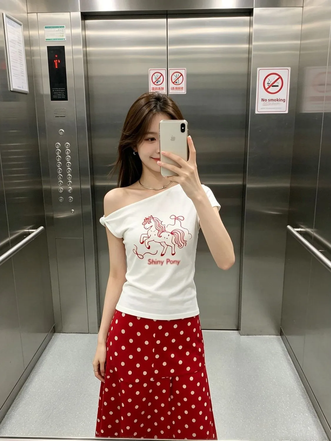 Slim Fit Korean Style Women's T-Shirt White Asymmetrical Shoulder Short Sleeve Pure Desire Fashion Top for Young Girls
Slim Fit Korean Style Women's T-Shirt White Asymmetrical Shoulder Short Sleeve Pure Desire Fashion Top for Young Girls