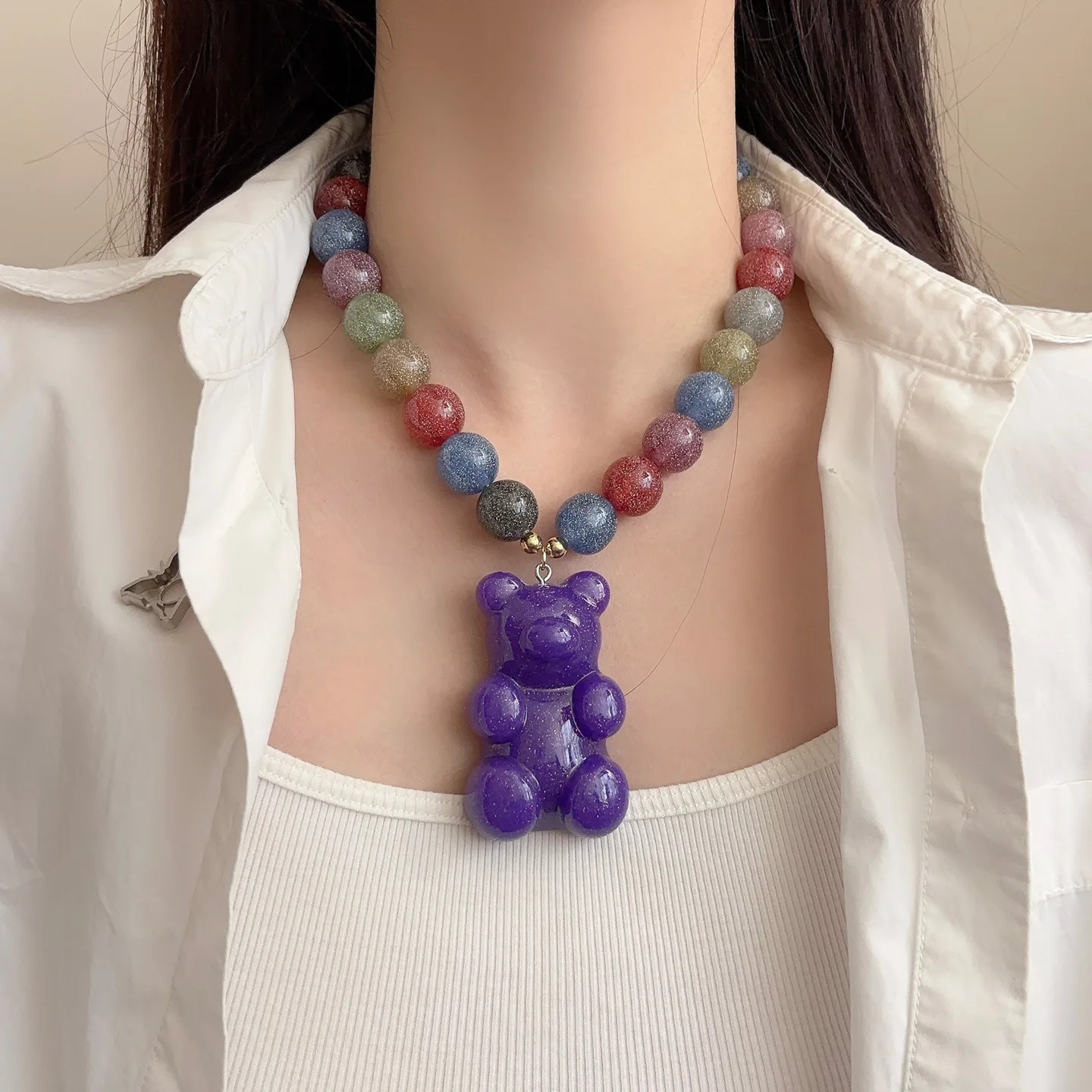 European and American exaggerated colorful resin teddy bear pendant necklace for women's autumn and winter bead sweater chain
European and American exaggerated colorful resin teddy bear pendant necklace for women's autumn and winter bead sweater chain