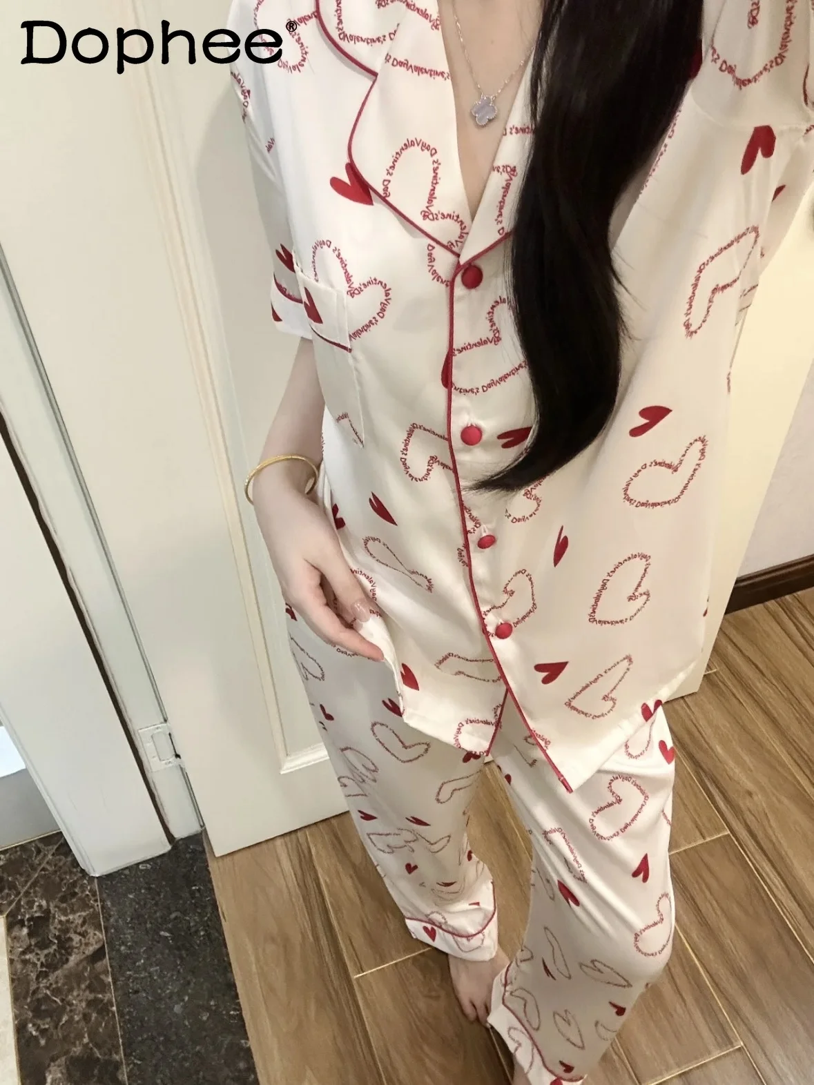 Original 2025 New Ice Silk Short Sleeve Pajamas Women Three-Piece Set High-End Satin Cool Comfortable Homewear Set
Original 2025 New Ice Silk Short Sleeve Pajamas Women Three-Piece Set High-End Satin Cool Comfortable Homewear Set