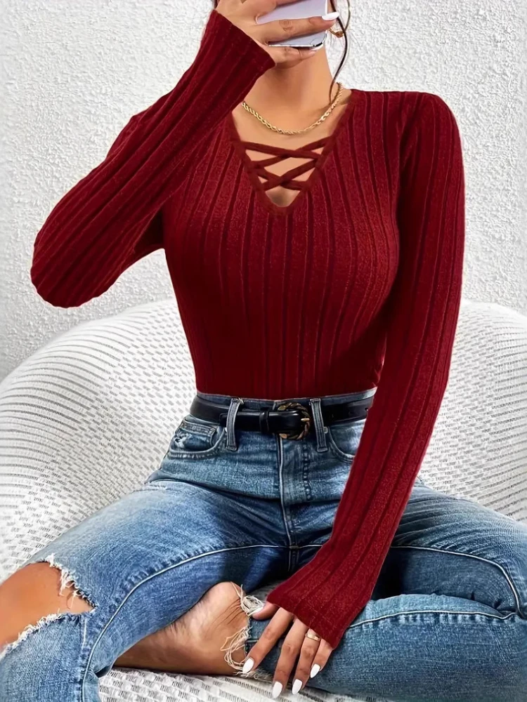 V-neck Hollowed Out Long Sleeved Pullover Red Temperament Pit Knit Slim Fit Top Fashion 2025 New Solid Color Slimming Sweater
V-neck Hollowed Out Long Sleeved Pullover Red Temperament Pit Knit Slim Fit Top Fashion 2025 New Solid Color Slimming Sweater
