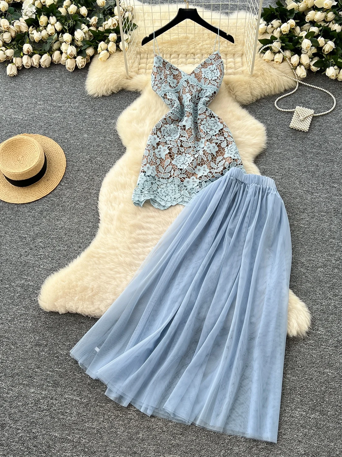 Summer Vacation Women's Fashion High Waist Lace Crop Top And Mesh Skirt Two-Piece Set V-Neck Short Sleeve Holiday Outfit
Summer Vacation Women's Fashion High Waist Lace Crop Top And Mesh Skirt Two-Piece Set V-Neck Short Sleeve Holiday Outfit