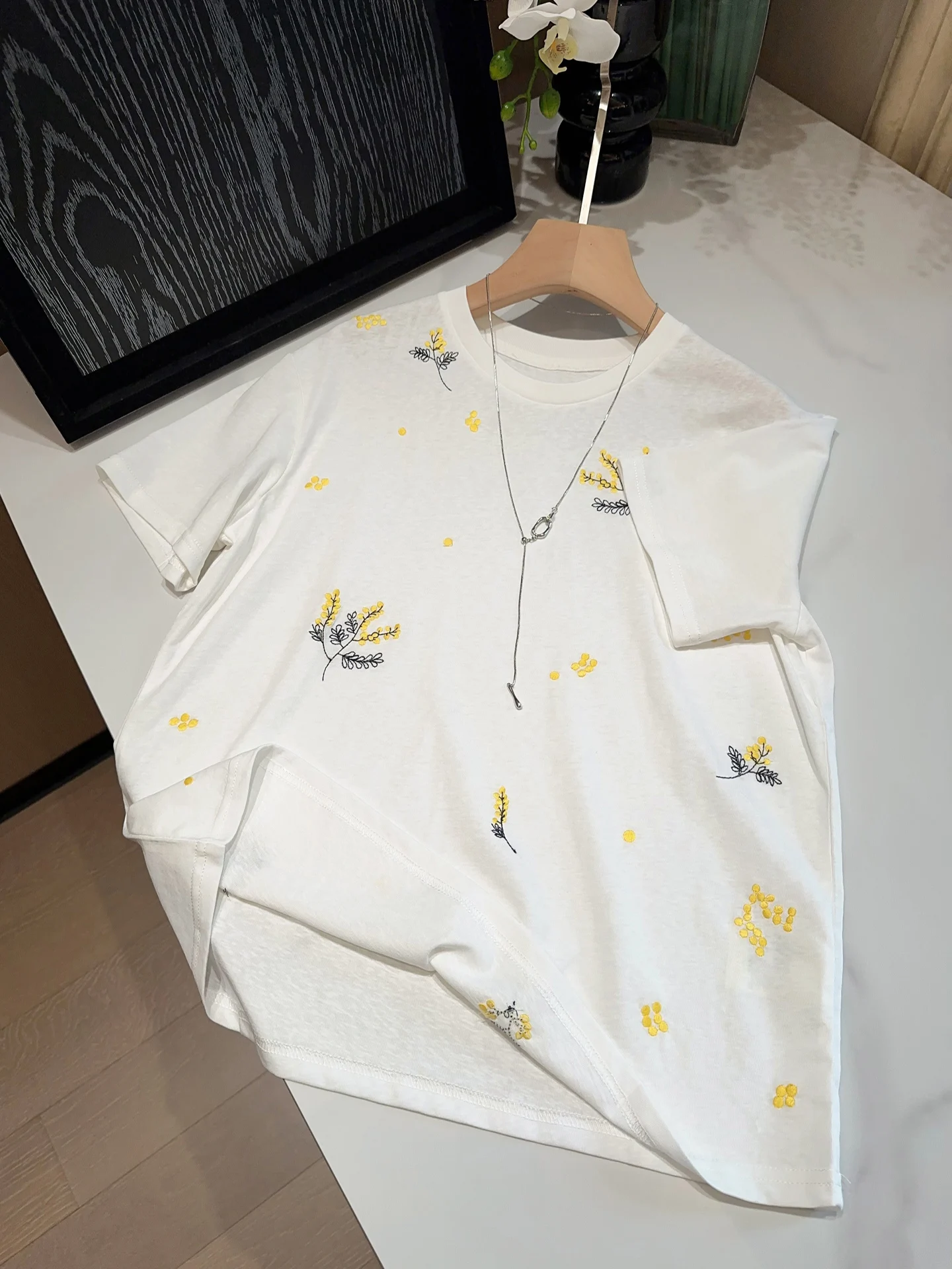 Elegant Ageless Short Sleeve Women's T-Shirt Embroidered Shoulder round Neck Cotton Casual Summer Top Slimming Versatile White
Elegant Ageless Short Sleeve Women's T-Shirt Embroidered Shoulder round Neck Cotton Casual Summer Top Slimming Versatile White