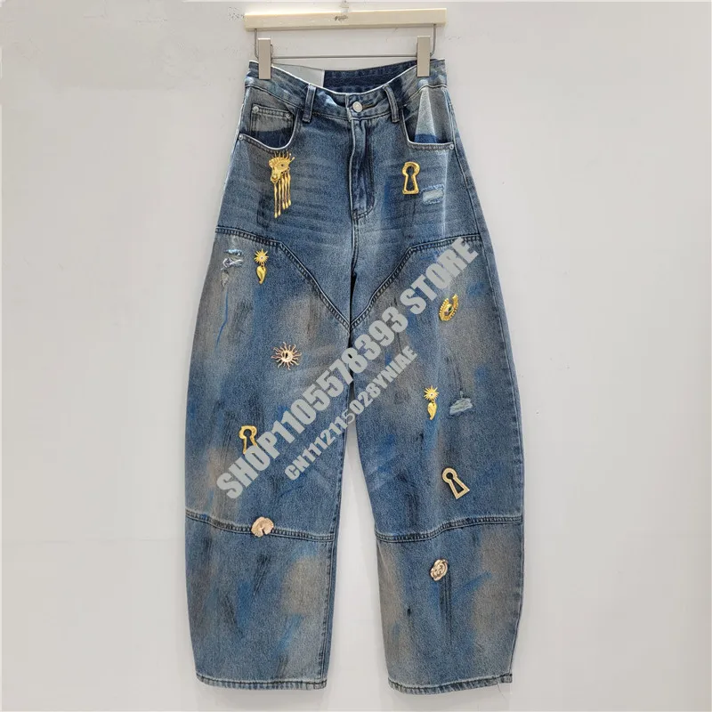 Retro Jeans Shaped Metal Button Decoration Curved Knife Jeans American Hip-hop Loose Wide Leg Pants
Retro Jeans Shaped Metal Button Decoration Curved Knife Jeans American Hip-hop Loose Wide Leg Pants