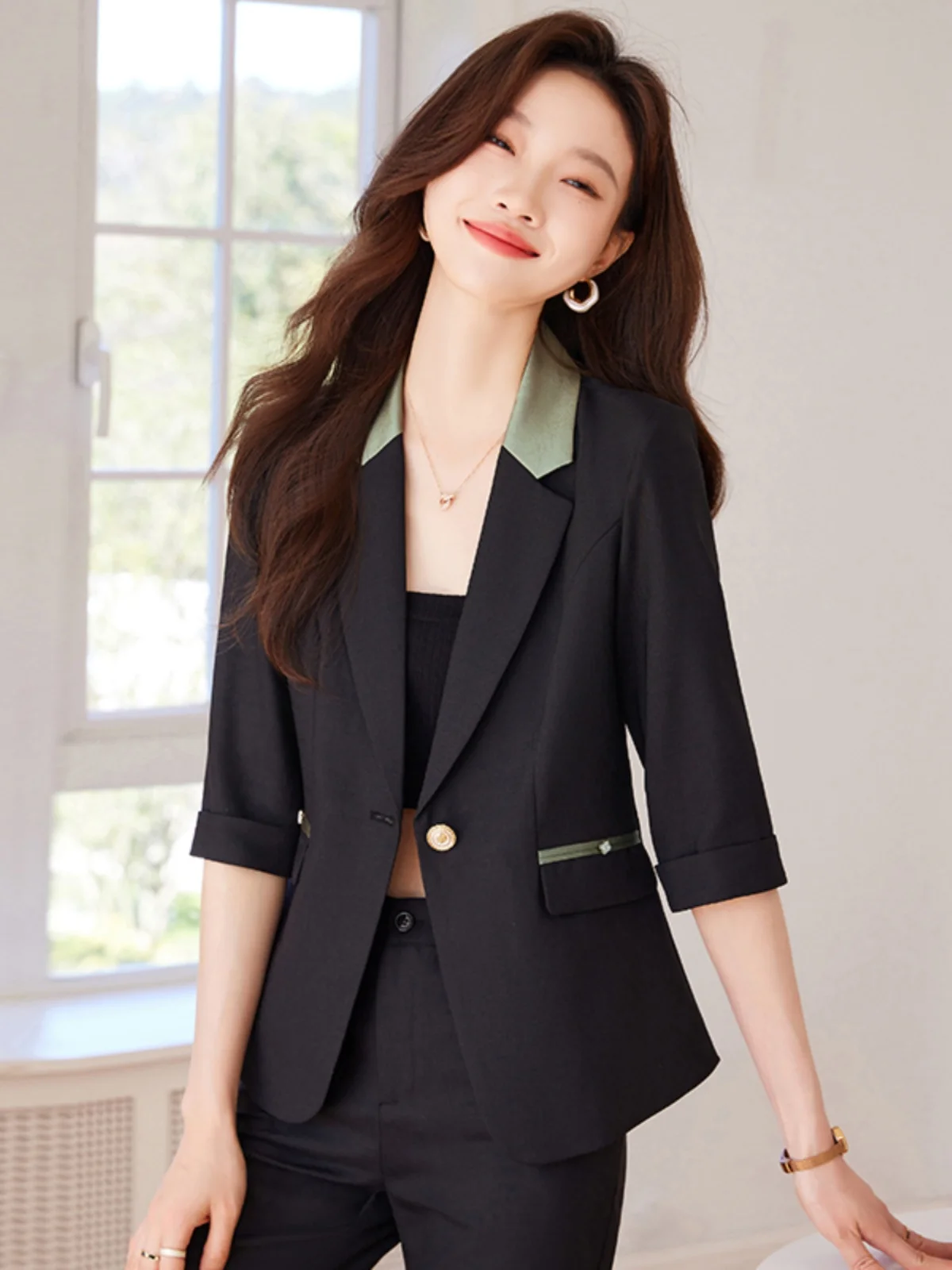 Летняя женская куртка с тонкими рукавами средней длины, профессиональный стиль, маленький размер, модная верхняя одежда для повседневной носки, смесовая ткань из полиэстера
Летняя женская куртка с тонкими рукавами средней длины, профессиональный стиль, маленький размер, модная верхняя одежда для повседневной носки, смесовая ткань из полиэстера