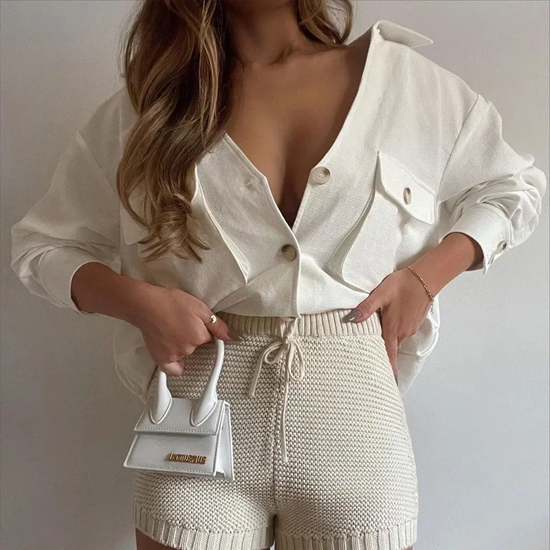 2023 Autumn and Winter Ladies Chic Lapel Jacket with Belt Solid Color Long-sleeved Pocket Coat Lapel Elegant Shirt Jacket Women
2023 Autumn and Winter Ladies Chic Lapel Jacket with Belt Solid Color Long-sleeved Pocket Coat Lapel Elegant Shirt Jacket Women