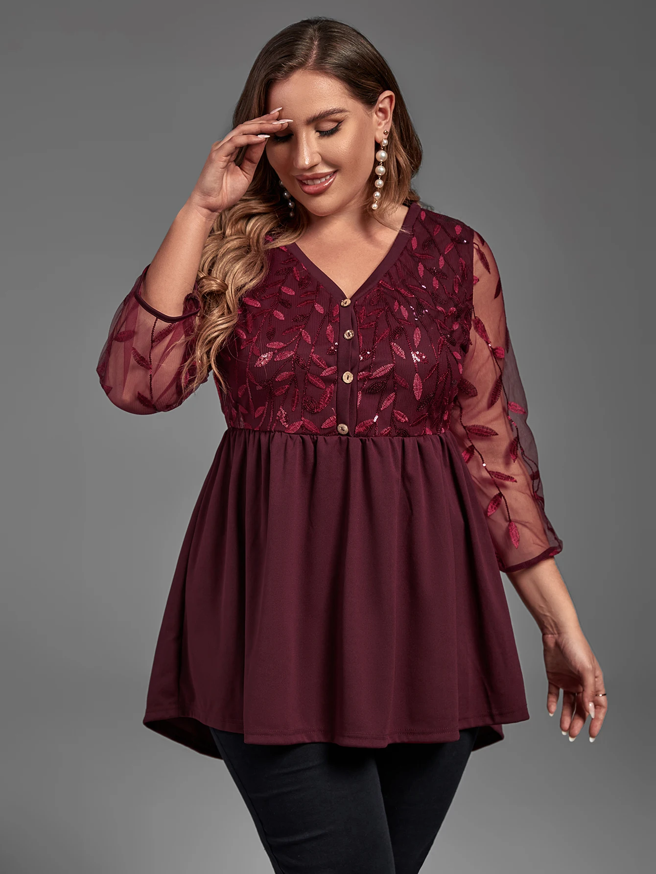Women's fashionable V-neck long-sleeved T-shirt with hollowed-out buttons, large size for slimming
Women's fashionable V-neck long-sleeved T-shirt with hollowed-out buttons, large size for slimming