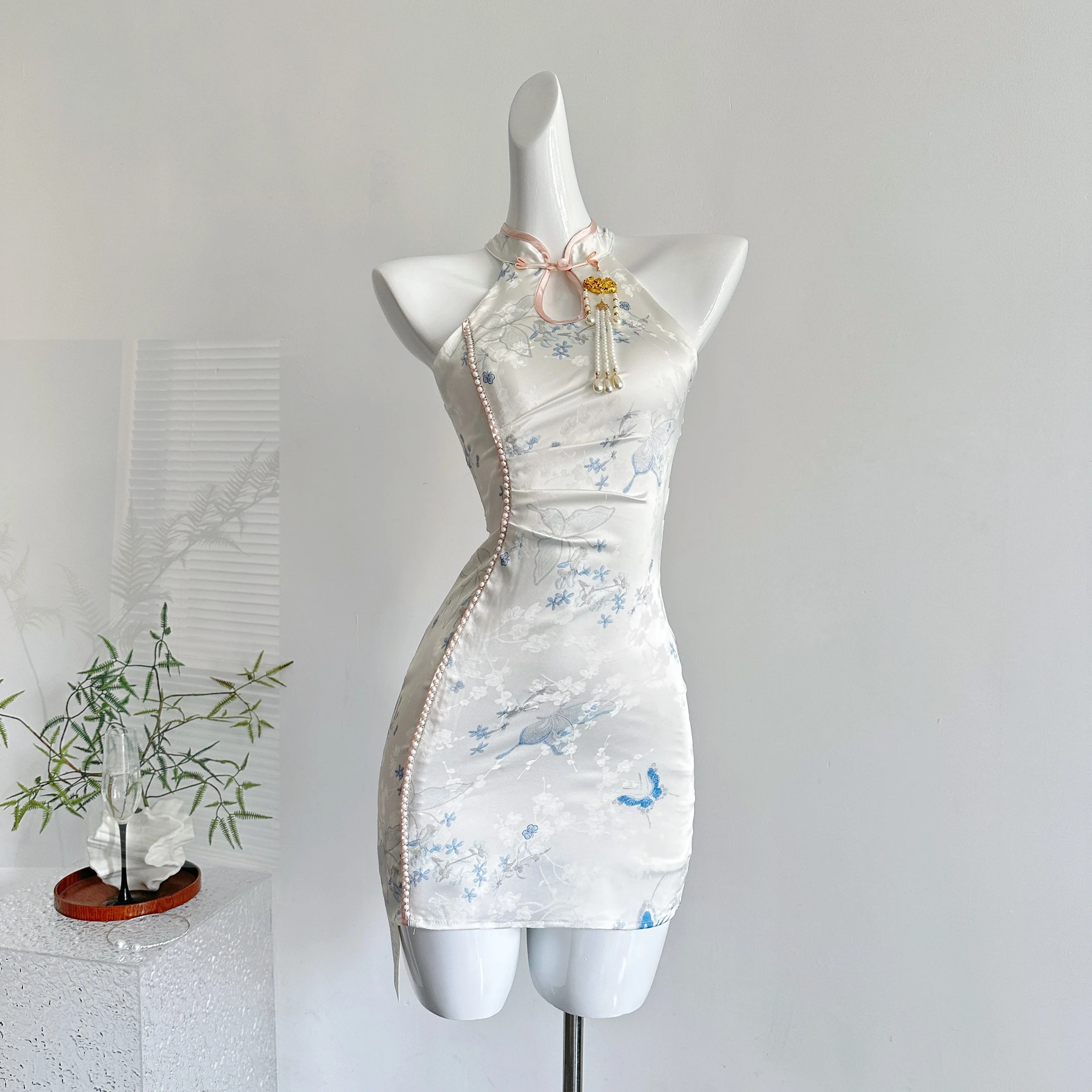 Summer Women Sleeveless Sexy Backless Dress Qipao Elegant Flower Print Temperament Dress Chinese Style Vintage Dresses
Summer Women Sleeveless Sexy Backless Dress Qipao Elegant Flower Print Temperament Dress Chinese Style Vintage Dresses