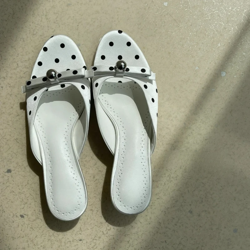 Bow cat heel slippers for women 2025 summer sexy woman fashion pearl polka dot open-toed slippers
Bow cat heel slippers for women 2025 summer sexy woman fashion pearl polka dot open-toed slippers