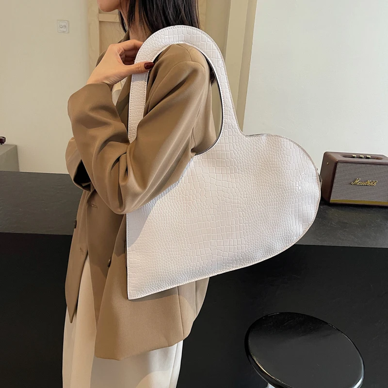 Underarm Bag for Women Heart-Shaped Hobo Bag PU Leather Solid Color Trendy Clutch Purse for Work Travel
Underarm Bag for Women Heart-Shaped Hobo Bag PU Leather Solid Color Trendy Clutch Purse for Work Travel