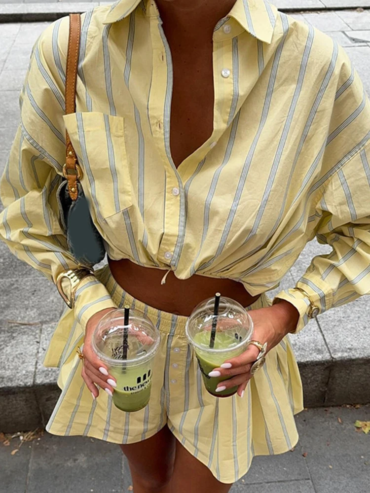 Lapel Button Up Shirt and Shorts Casual Outfit Spring Striped Printed Women's Two-piece Set New Holiday Long Sleeved Loose Suit
Lapel Button Up Shirt and Shorts Casual Outfit Spring Striped Printed Women's Two-piece Set New Holiday Long Sleeved Loose Suit