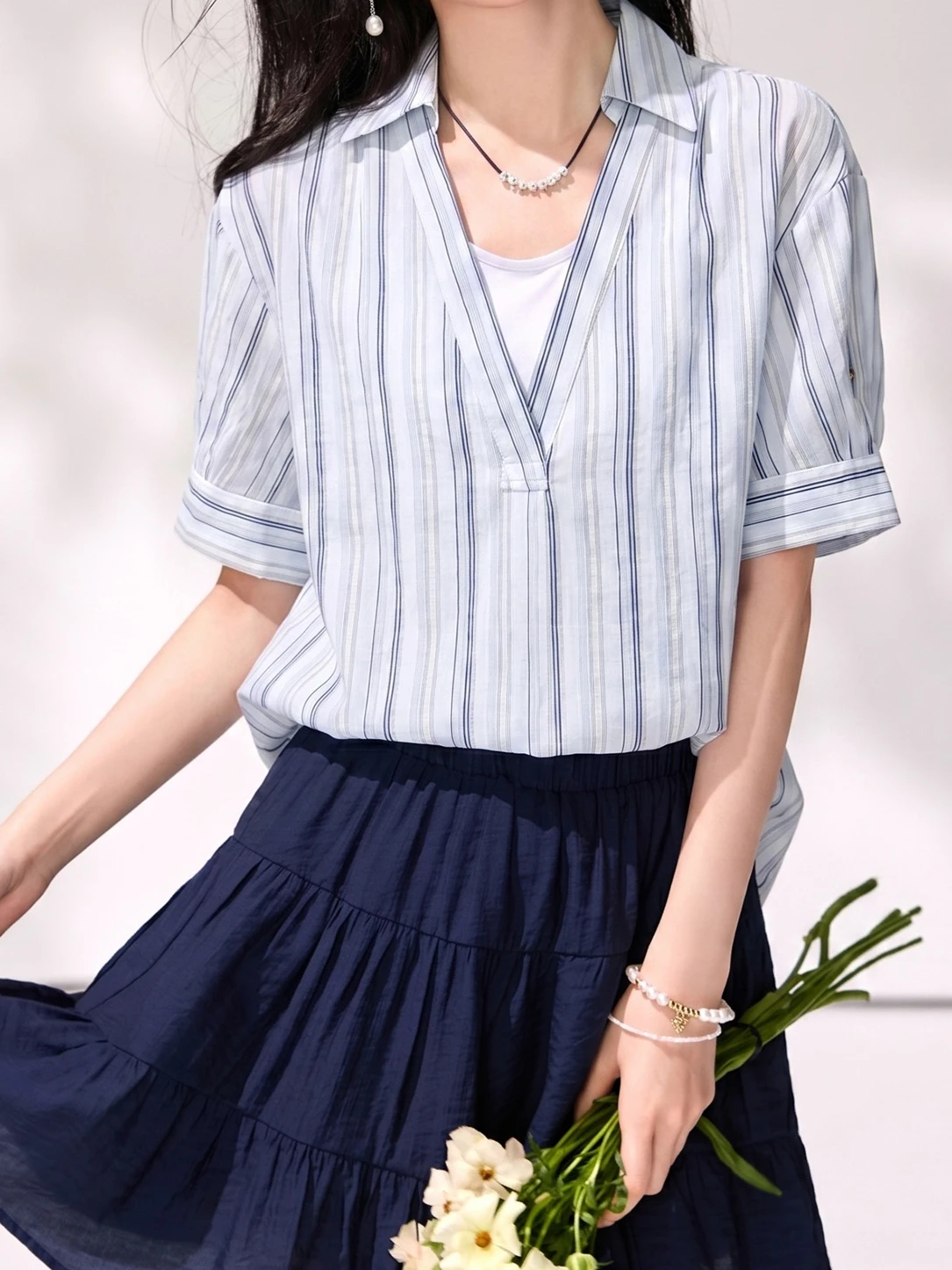 New Summer Women's Striped V-Neck Mock Two-Piece Short Sleeve Shirt, Fashionable Loose Slimming Minimalist Casual Versatile Top
New Summer Women's Striped V-Neck Mock Two-Piece Short Sleeve Shirt, Fashionable Loose Slimming Minimalist Casual Versatile Top