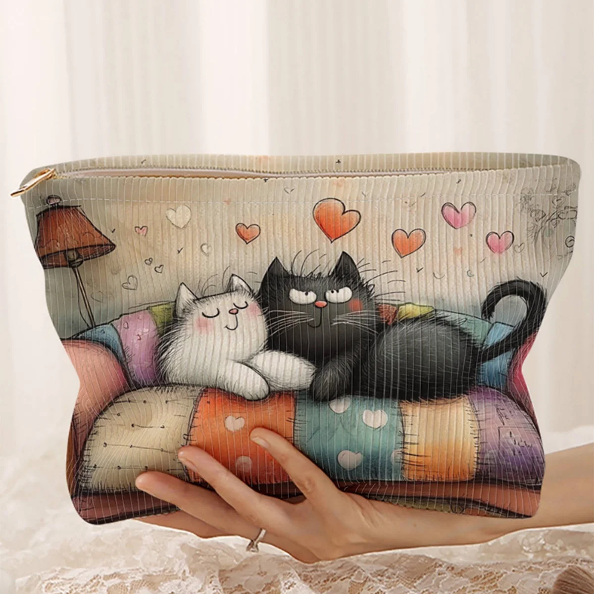Косметичка из вельвета с рисунком кота, легкий ящик для хранения на молнии, многофункциональная сумка с подкладкой, используемая для хранения косметики
Косметичка из вельвета с рисунком кота, легкий ящик для хранения на молнии, многофункциональная сумка с подкладкой, используемая для хранения косметики