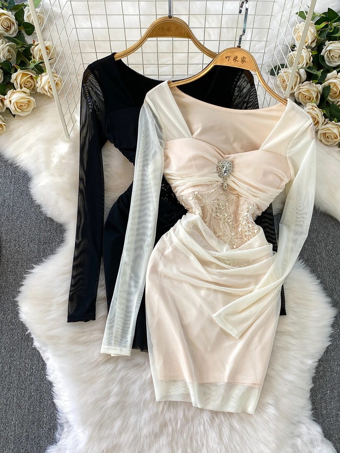 Сексуальное женское платье с квадратным вырезом и встроенным бюстгальтером, осенний дизайн, с кружевными вставками, приталенное, с сетчатой юбкой, длинное
Сексуальное женское платье с квадратным вырезом и встроенным бюстгальтером, осенний дизайн, с кружевными вставками, приталенное, с сетчатой юбкой, длинное