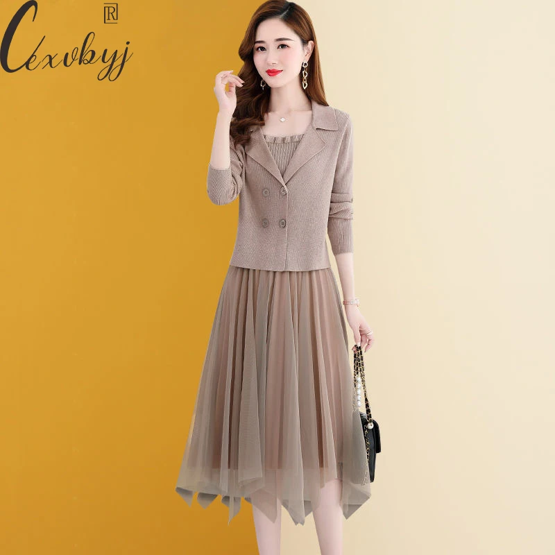Women Casual Knitted Two Peice Dress 2022 Fashion Sweater Cardigans And Warm Mesh Patchwork Midi-Length Sweater Dress Suit
Women Casual Knitted Two Peice Dress 2022 Fashion Sweater Cardigans And Warm Mesh Patchwork Midi-Length Sweater Dress Suit