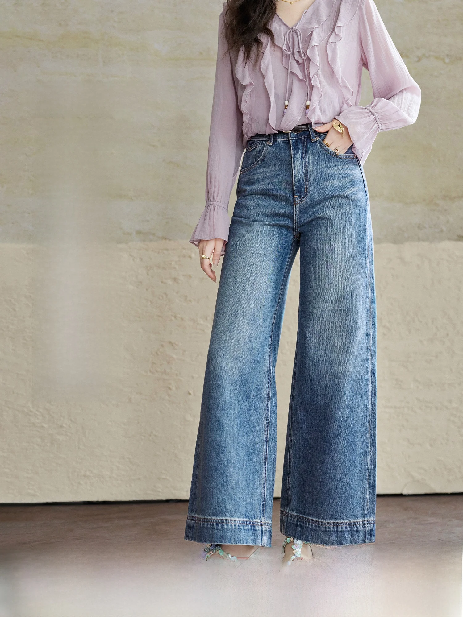 Loose Straight Leg Blue Cotton Denim Jeans Casual Pumpkin Valley Spring Collection Ladies Jeans Natural Waist Button Closure
Loose Straight Leg Blue Cotton Denim Jeans Casual Pumpkin Valley Spring Collection Ladies Jeans Natural Waist Button Closure