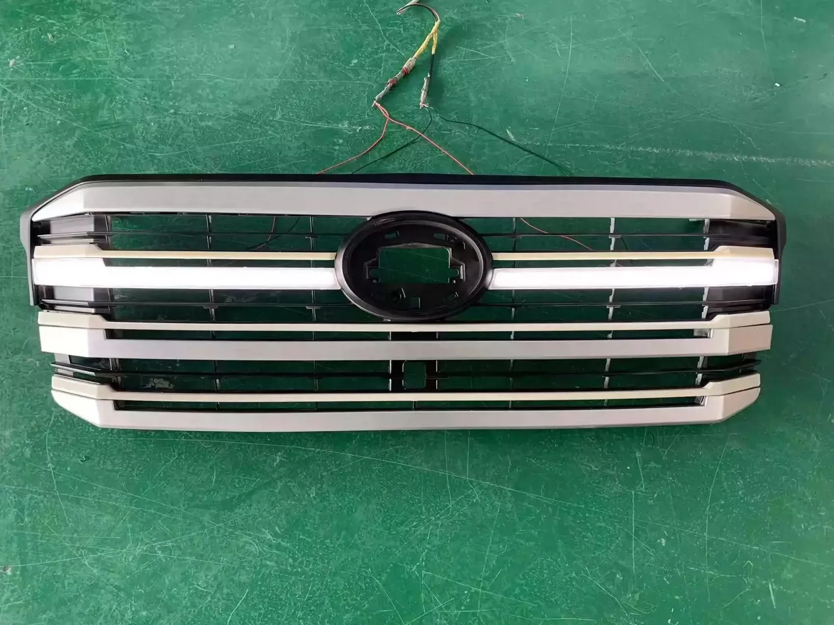 Car Front Bumper Grill Grille Radiator Racing Grille With Daylight for Toyota LAND CRUISER LC300 FJ300 
Car Front Bumper Grill Grille Radiator Racing Grille With Daylight for Toyota LAND CRUISER LC300 FJ300