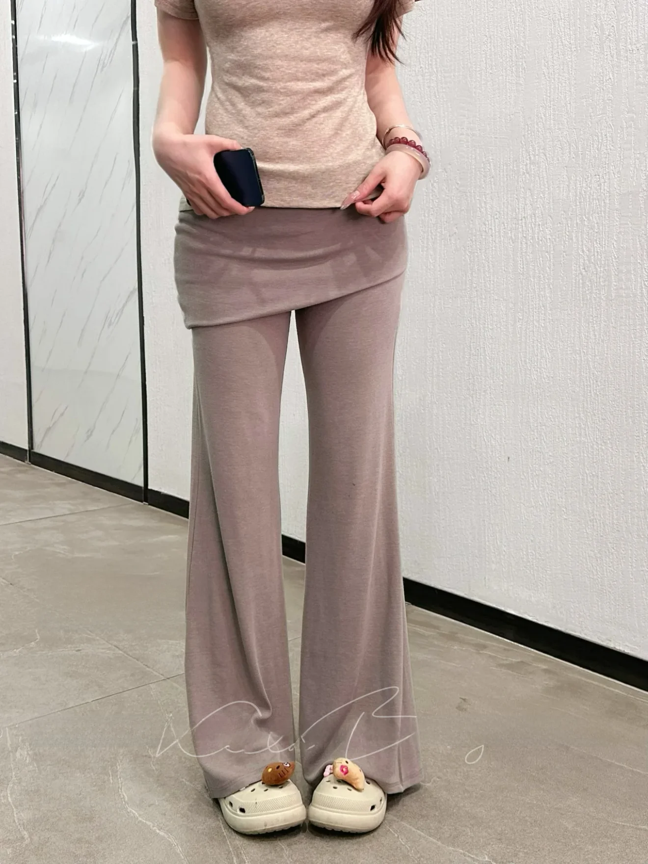 High Waist Drapey Yoga Pants Comfortable Women's Casual Trousers Spring Summer New Korean Style Loose Fit Long Pants
High Waist Drapey Yoga Pants Comfortable Women's Casual Trousers Spring Summer New Korean Style Loose Fit Long Pants