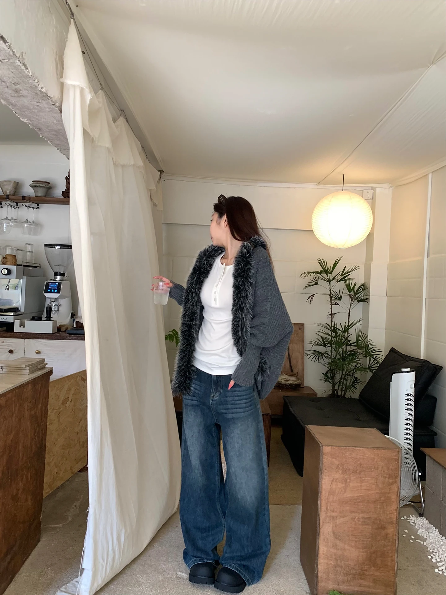 Женские джинсы FHEER свободного кроя с широкими штанинами, в корейском стиле, повседневные, длинные брюки с низкой посадкой из полиэстера
Женские джинсы FHEER свободного кроя с широкими штанинами, в корейском стиле, повседневные, длинные брюки с низкой посадкой из полиэстера