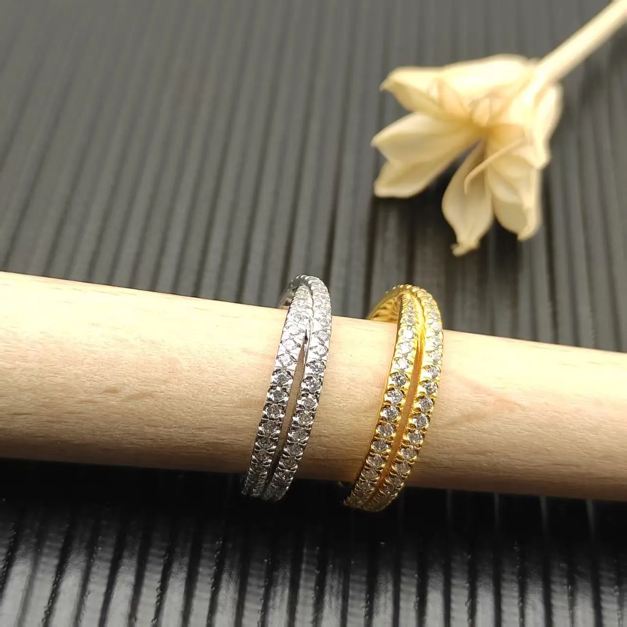 S925 Sterling Silver New Cross-Wire Ring Neutral Classic Personality Fashion Simple Temperament Retro Trend Luxury Jewelry Gift
S925 Sterling Silver New Cross-Wire Ring Neutral Classic Personality Fashion Simple Temperament Retro Trend Luxury Jewelry Gift