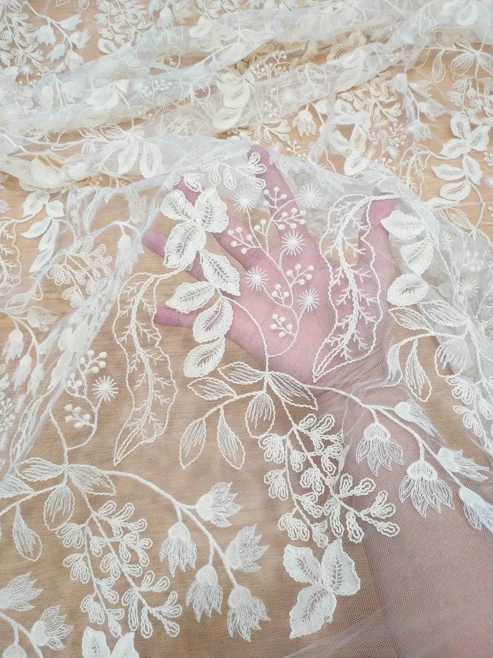High-end apricot mesh lace floral embroidered fashion dress wedding fabric 130cm wide, DIY sewing material
High-end apricot mesh lace floral embroidered fashion dress wedding fabric 130cm wide, DIY sewing material