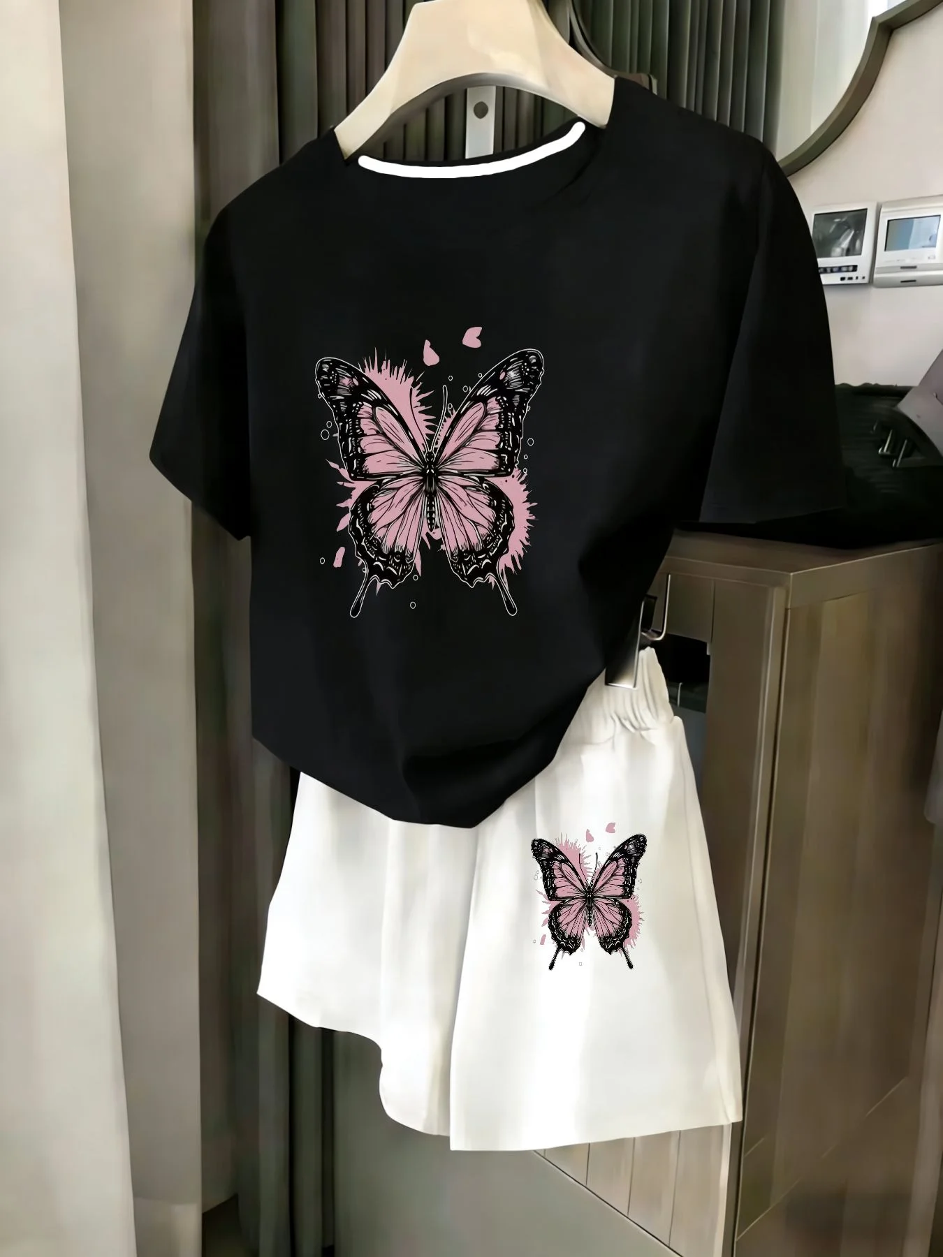 Ladies 2-Piece Set Summer Beach Vacation Casual round Neck Short Sleeve Random Print T-Shirt Elastic Waist Shorts Suit Comfortab
Ladies 2-Piece Set Summer Beach Vacation Casual round Neck Short Sleeve Random Print T-Shirt Elastic Waist Shorts Suit Comfortab