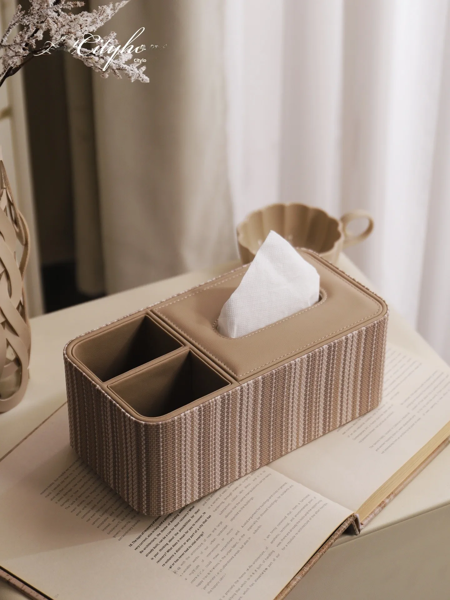 Modern Minimalist Cream Color Multi-Functional Living Room Tissue Box Soft Leather Texture Remote Control Tissue Storage Box
Modern Minimalist Cream Color Multi-Functional Living Room Tissue Box Soft Leather Texture Remote Control Tissue Storage Box